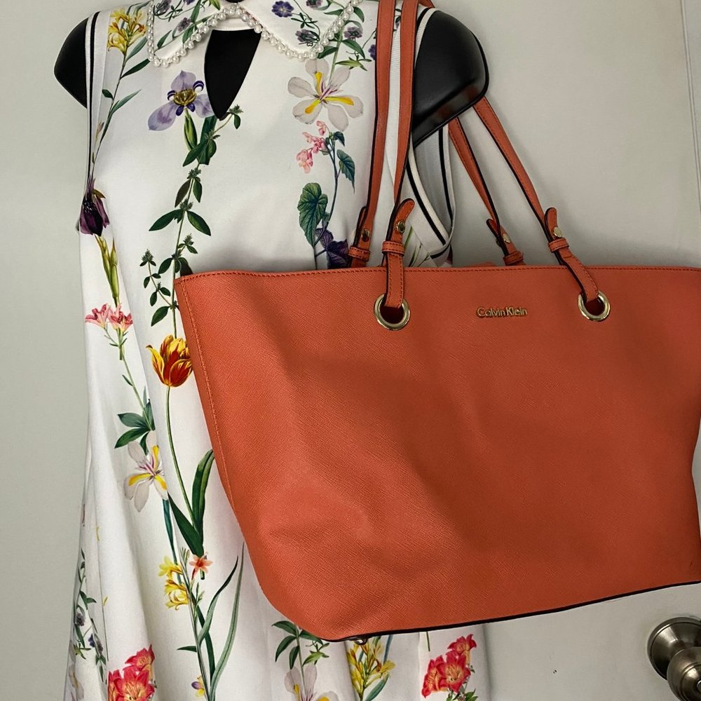 Calvin Klein Red Large Shopping Tote - Picture 6 of 9